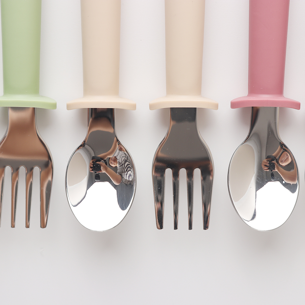 カスタムロングハンドルシリコンスプーン＆フォークセット -  - Baby Food Utensils Set のレビューと価格