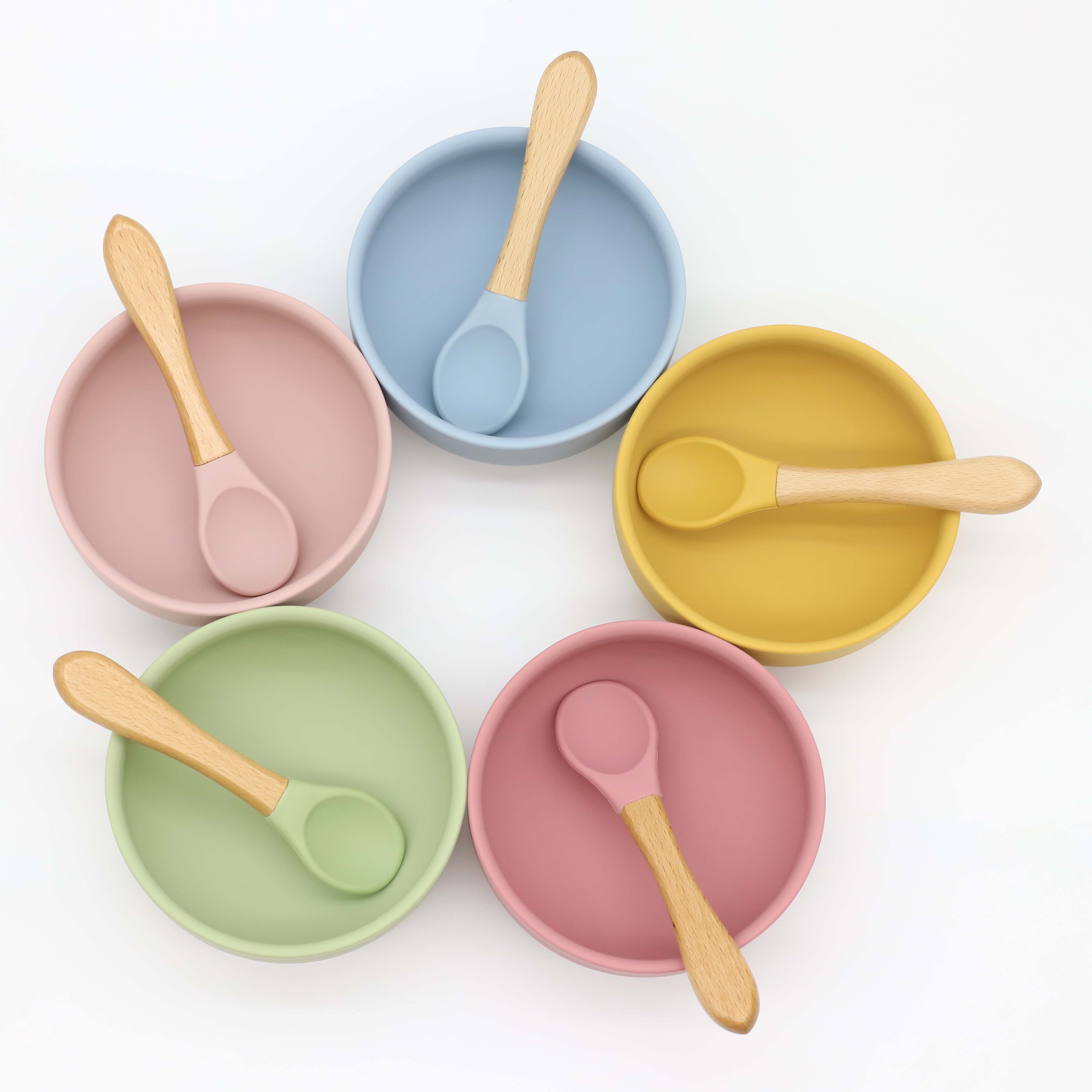 吸盤付きシリコンボウル、木製ハンドルのスプーン、ベビーフード - Baby Food Utensils Set のレビューと価格
